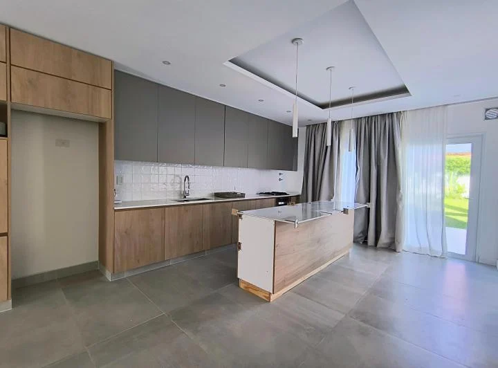 VILLA ADELINA CASA DE CATEGORÍA A ESTRENAR 4 AMBIENTES 1
