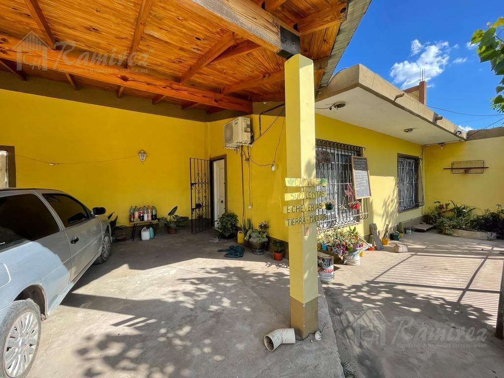 Casa 4 Amb. y Departamento En Venta - Paso del Rey, Moreno