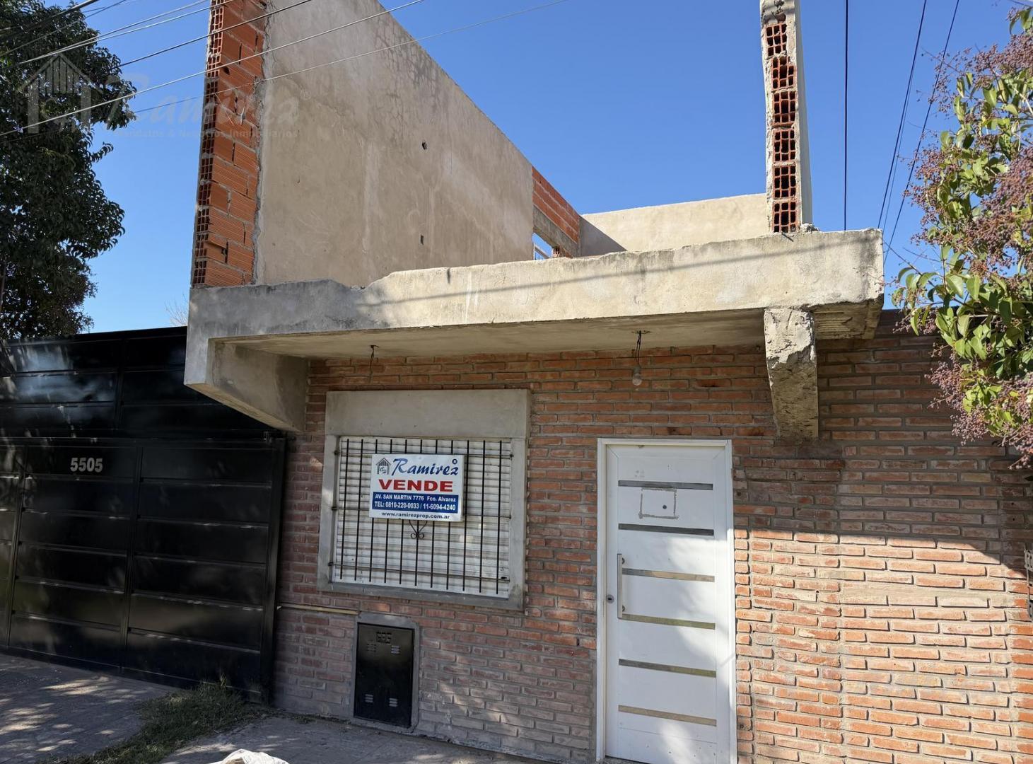 Casa 4 Amb. y Departamento En Venta - La Perlita, Moreno