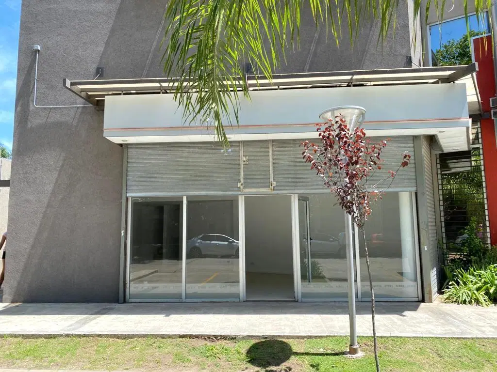 Local En Alquiler - Francisco Alvarez, Moreno 2
