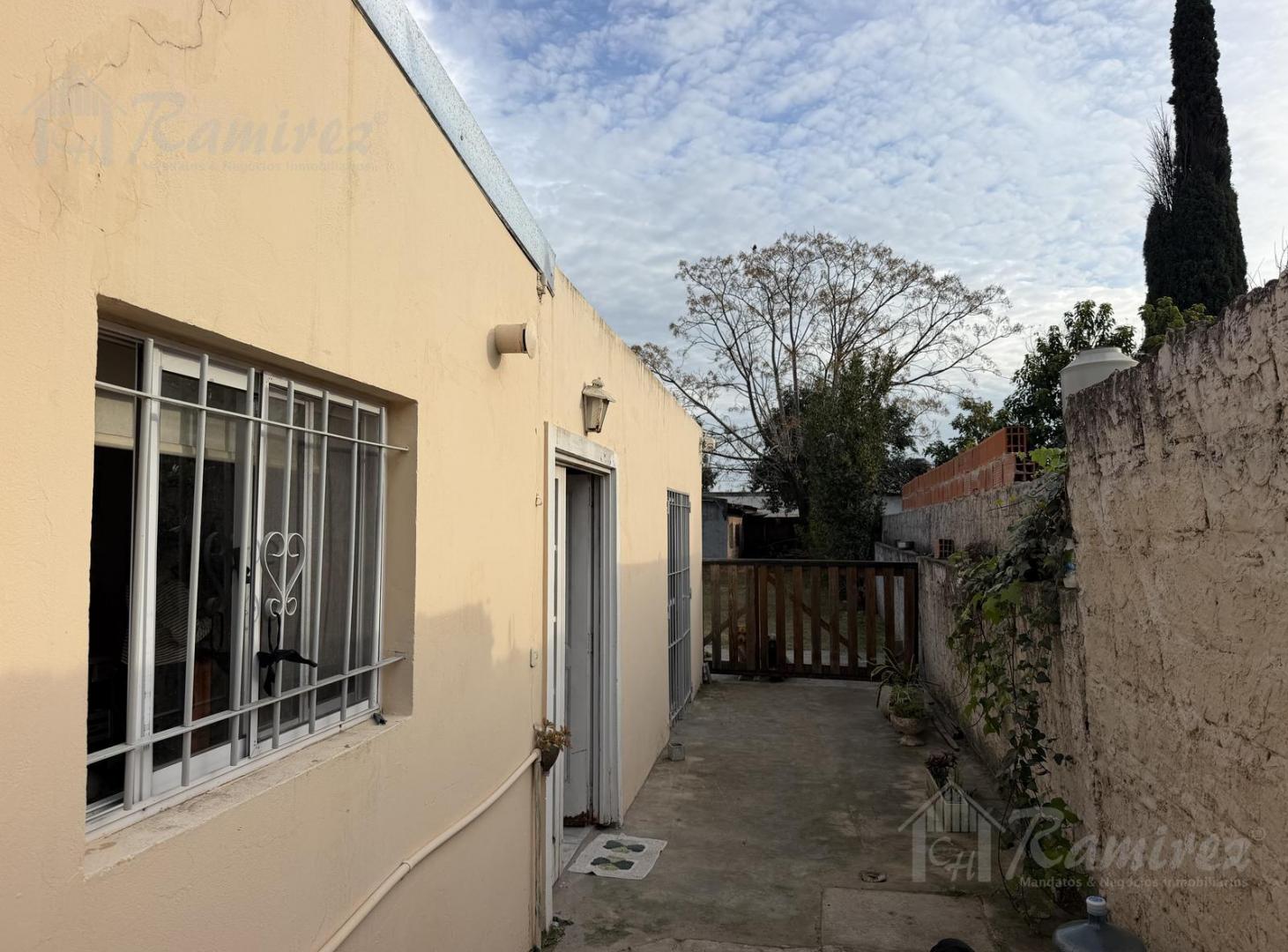 Foto de Casa PH 4 Ambientes En Alquiler Moreno Norte, imagen 1