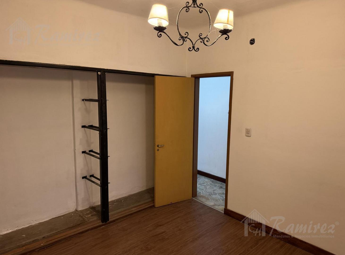 Foto de Casa 3 Amb. En Alquiler Castelar Centro, Moron, imagen 4