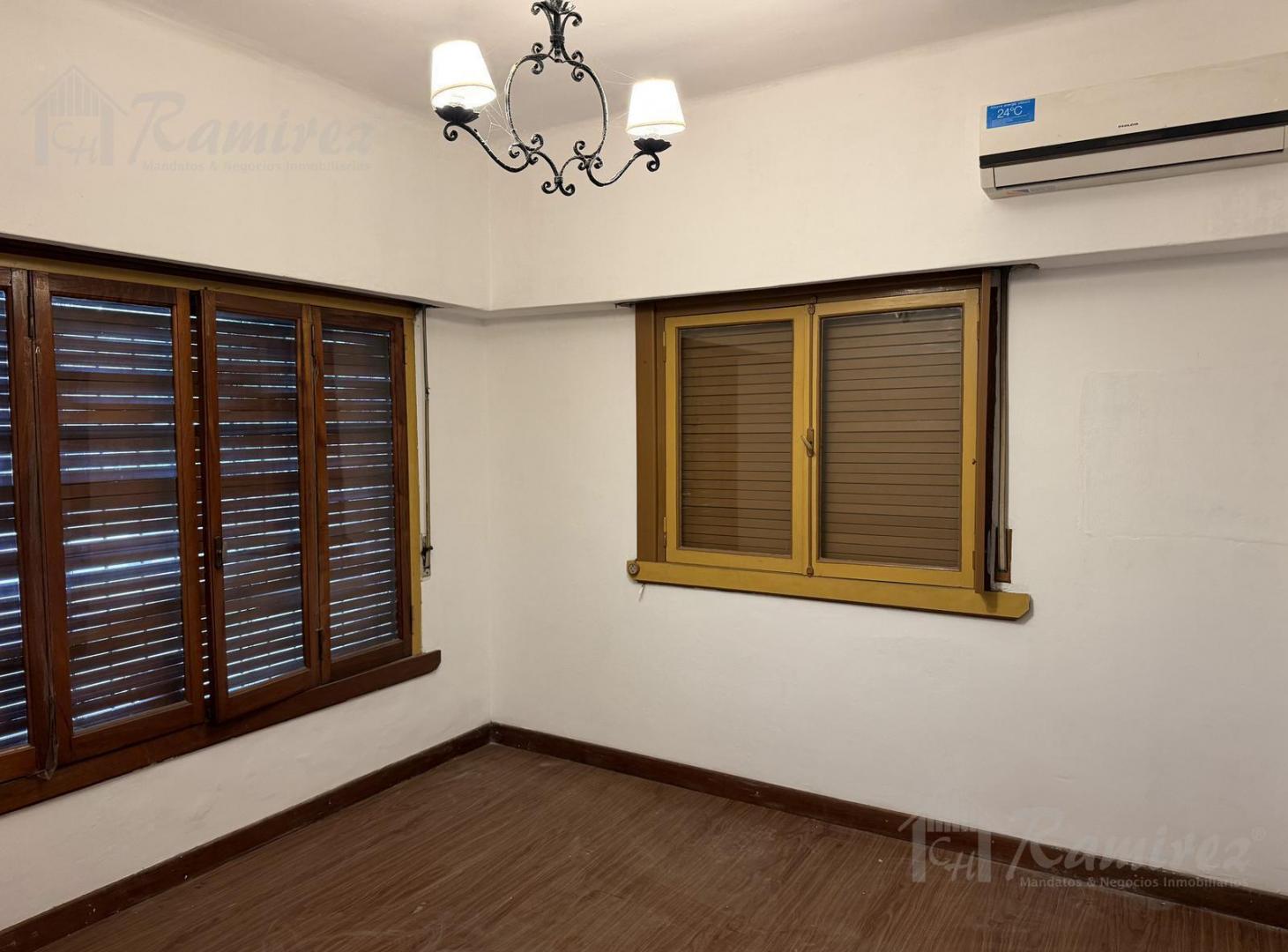 Foto de Casa 3 Amb. En Alquiler Castelar Centro, Moron, imagen 1