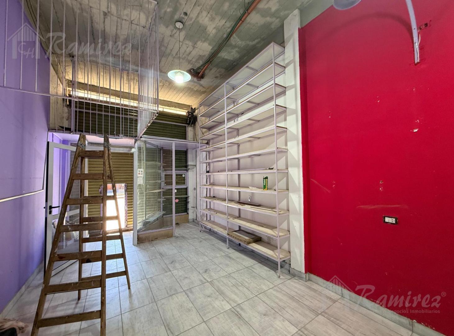 Foto de Local de 206 M2 en Alquiler - Moreno, imagen 2