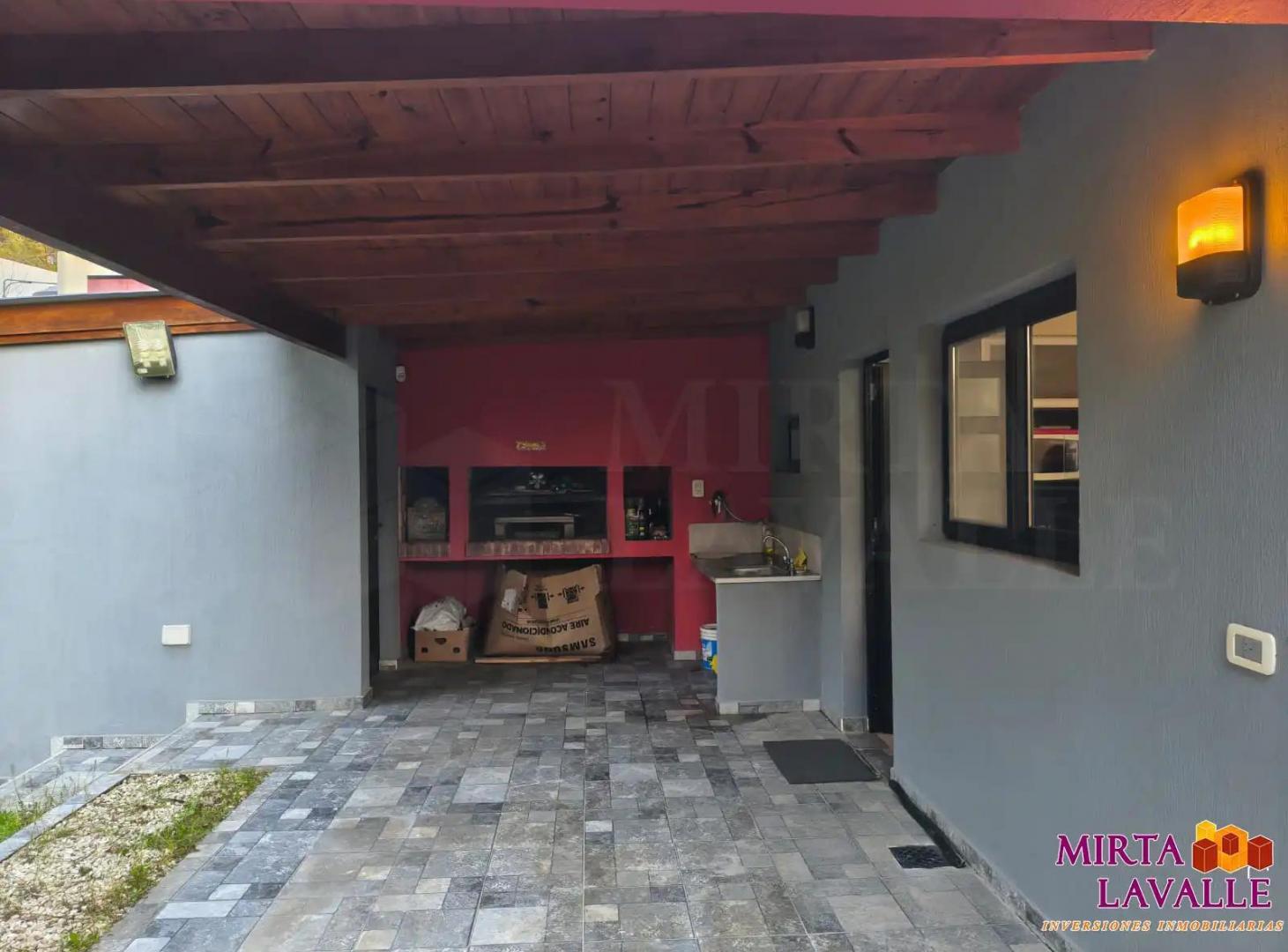Foto de Hermosa casa impecable estado 4 amb. – Dalias e/ claveles y lirios, imagen 2