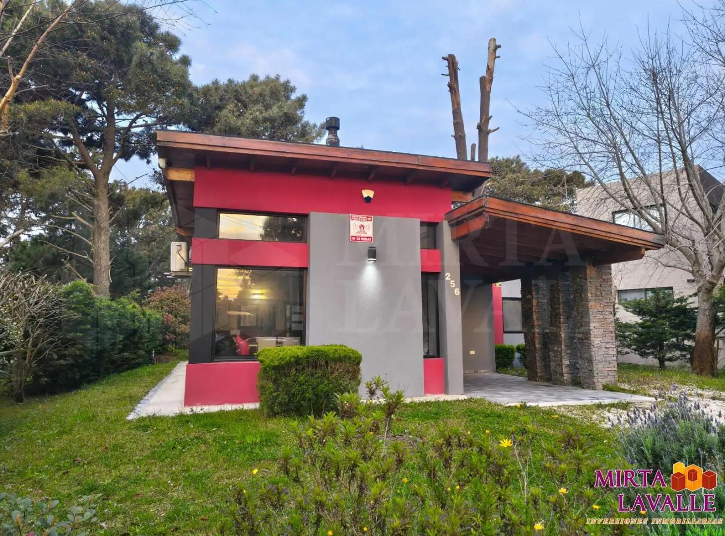 Foto de Hermosa casa impecable estado 4 amb. – Dalias e/ claveles y lirios, imagen 1