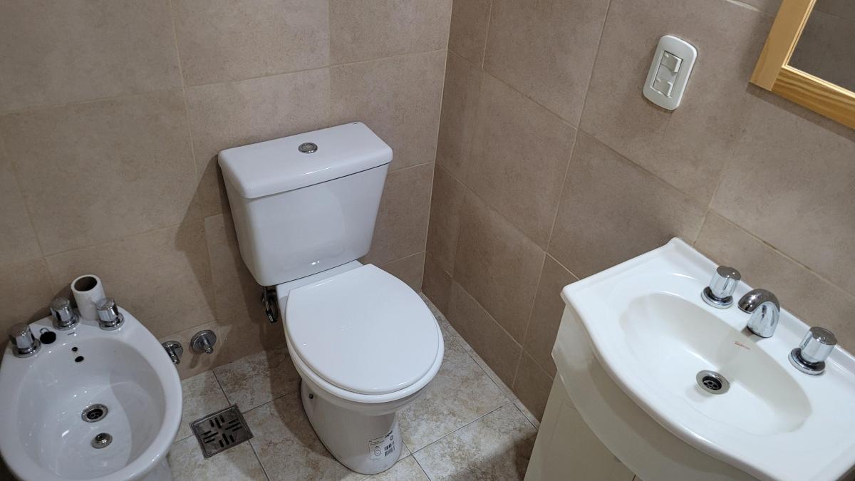 Foto de Monoambiente al frente con balcón y cochera fija, imagen 2