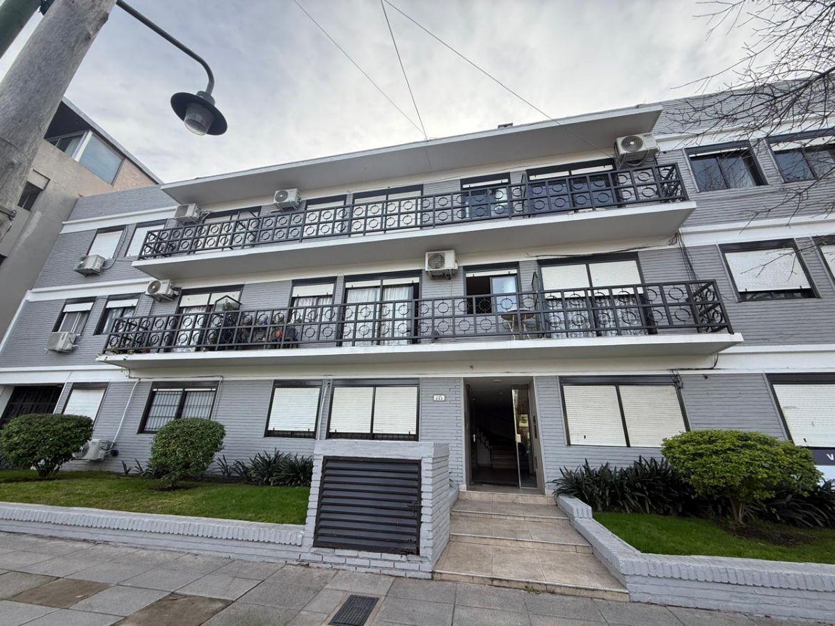 dpto 2 amb fte balcon cochera 2º piso x esc.