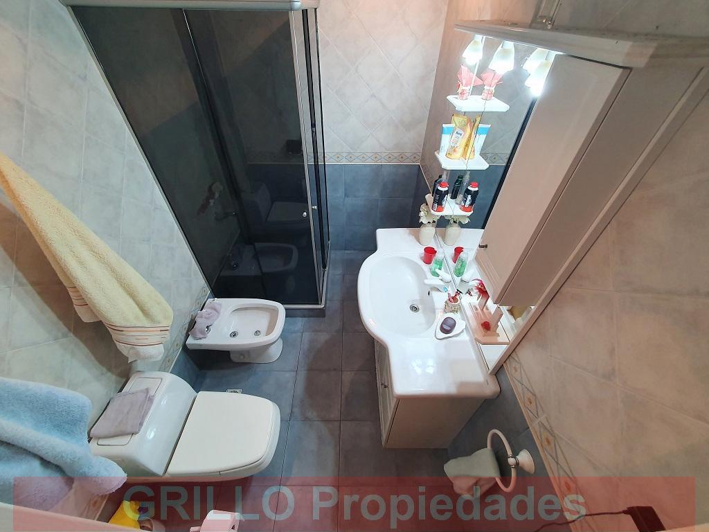 Guardia Nacional 2502. Casa cuatro ambientes en lote propio. 141m2. Cochera.