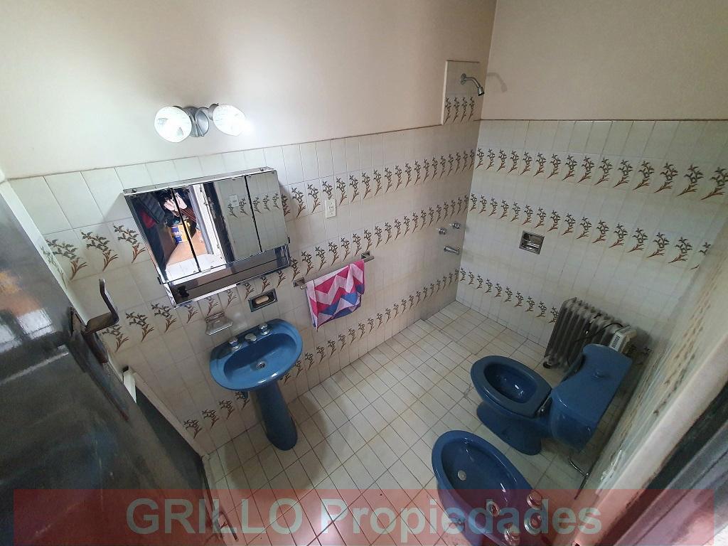 Guardia Nacional 2502. Casa cuatro ambientes en lote propio. 141m2. Cochera.