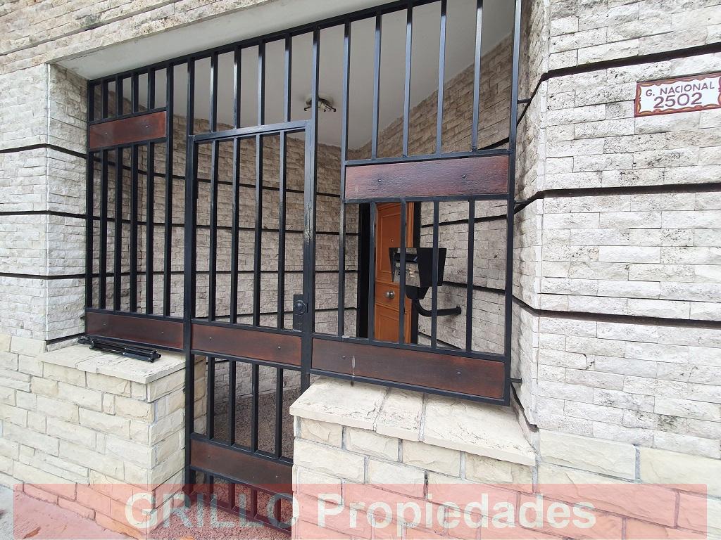Guardia Nacional 2502. Casa cuatro ambientes en lote propio. 141m2. Cochera.