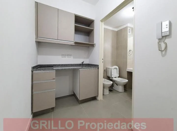 Av. Álvarez Thomas 875. Departamento monoambiente. Pileta, Solarium, Laundry. 3