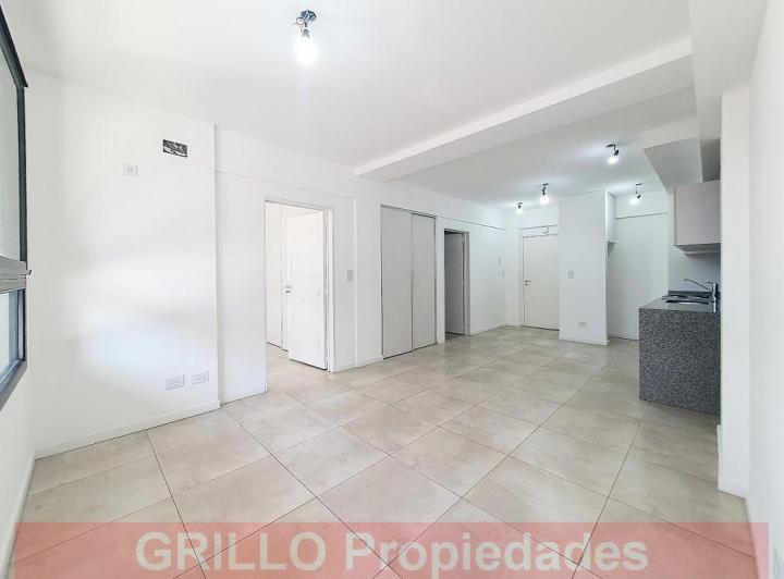 Av. Rivadavia 9954. Departamento dos ambientes. SUM, parrillas, solarium. 2