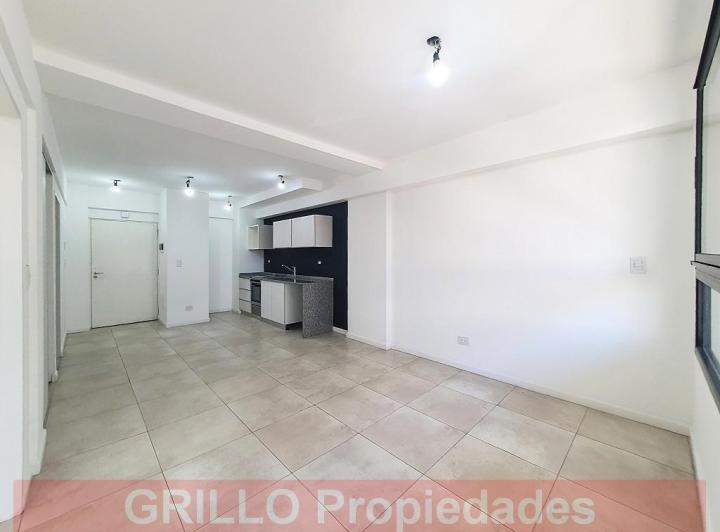 Av. Rivadavia 9954. Departamento dos ambientes. SUM, parrillas, solarium. 3