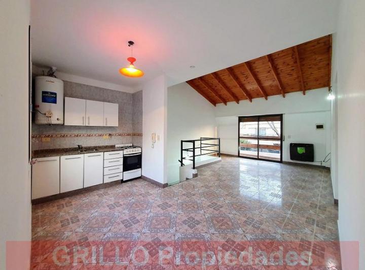 Cortina 881 - Departamento tres ambientes. Sin expensas. Planta alta. 4
