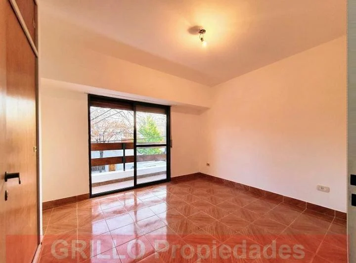 Cortina 881 - Departamento tres ambientes. Sin expensas. Planta alta. 3