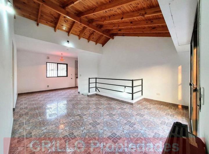 Cortina 881 - Departamento tres ambientes. Sin expensas. Planta alta. 1