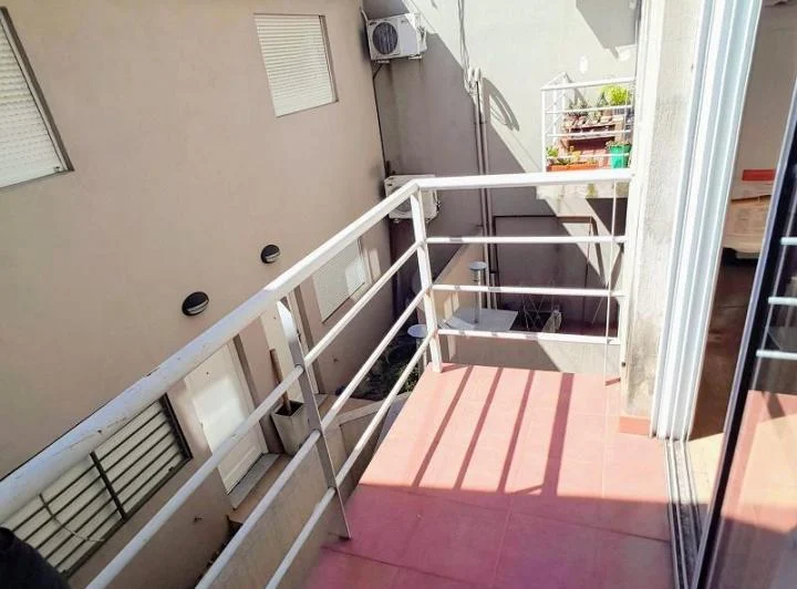 Tres Arroyos 3517 - Departamento dos ambientes dúplex muy amplio. Con balcón 5