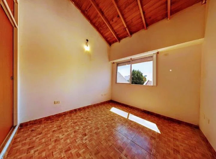 Tres Arroyos 3517 - Departamento dos ambientes dúplex muy amplio con balcón 4
