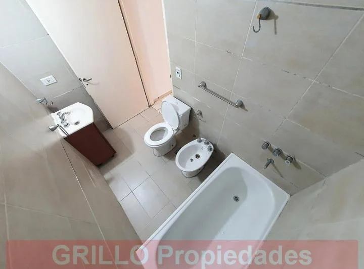 Av Directorio 386. Departamento monoambiente de 35 m2. Muy buena zona. 5