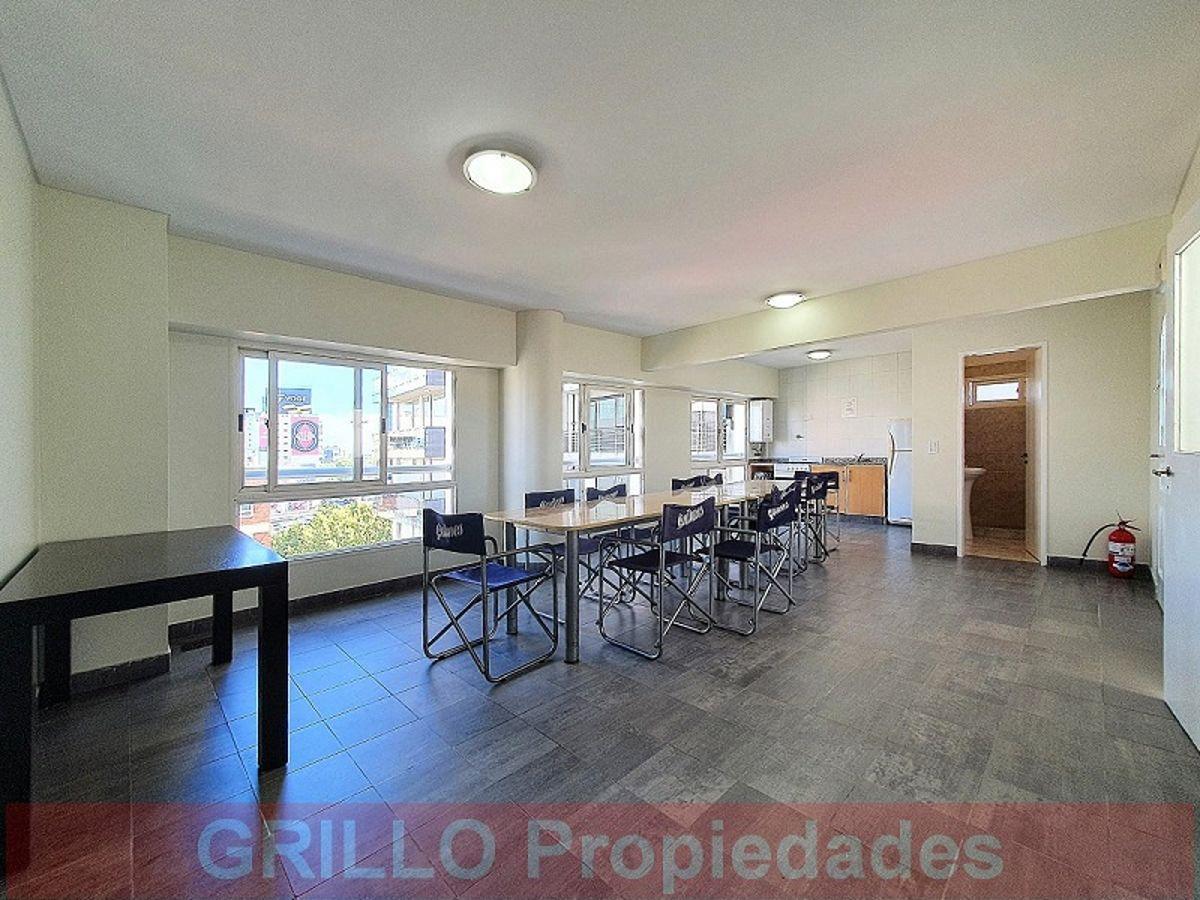 Pico 1627 casi Av. Libertador. Apto crédito. Departamento 3 ambientes. 2 baños. Parrilla y SUM.