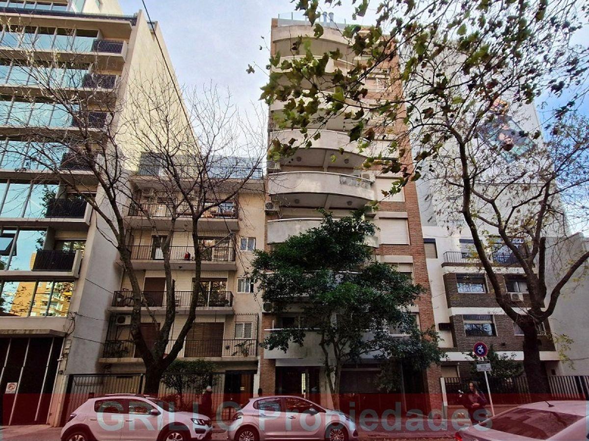 Pico 1627 casi Av. Libertador. Apto crédito. Departamento 3 ambientes. 2 baños. Parrilla y SUM.