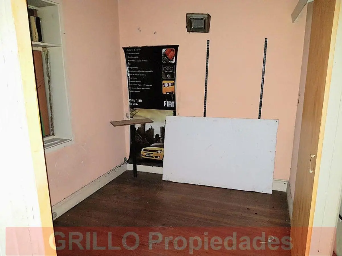 Uruguay 73 - Local, Galpón o Depósito. 130m2. Alto tránsito peatonal y vehicular. 5