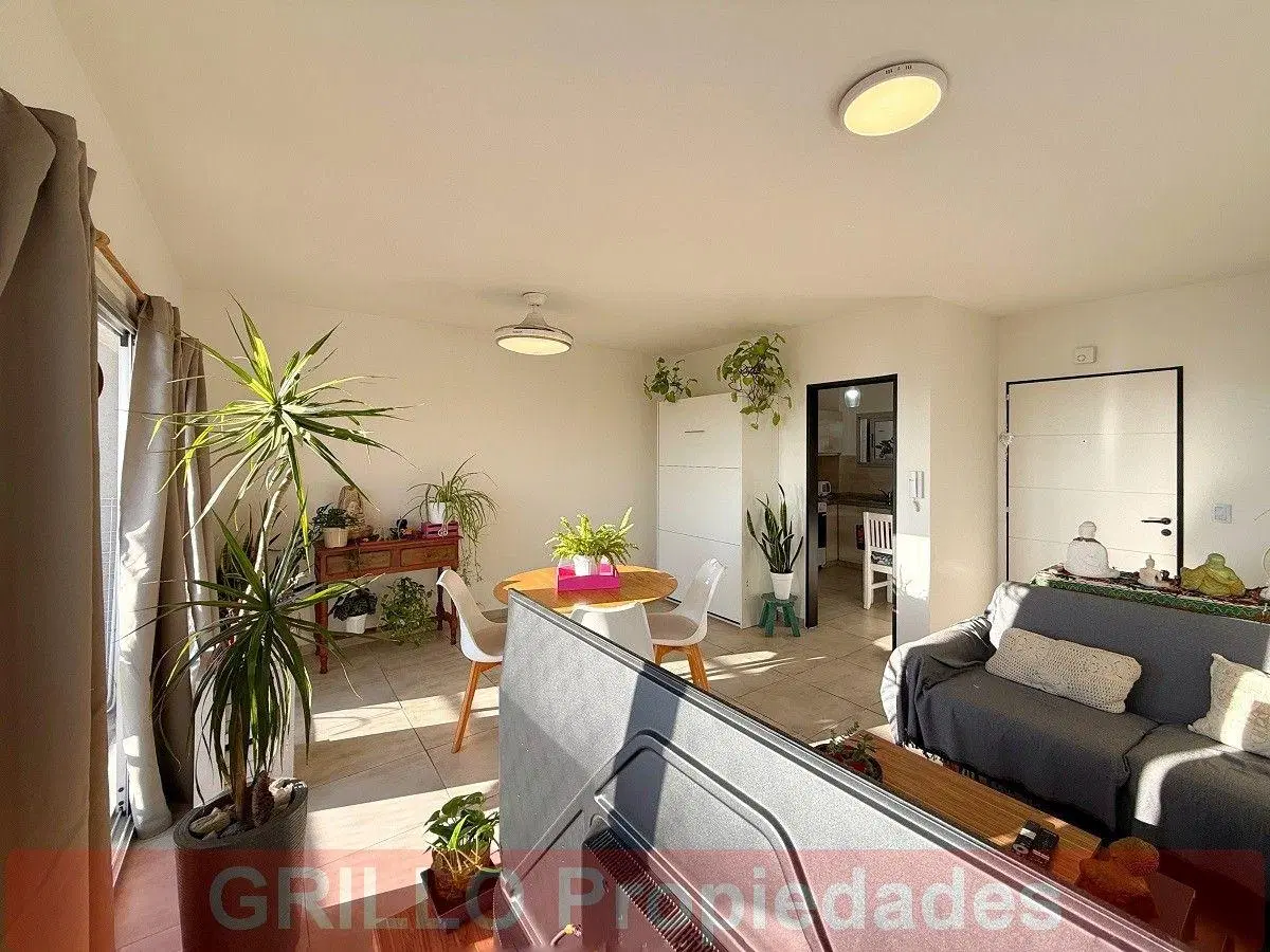 Ayacucho 2261 (25 de Mayo). Departamento de 2 ambientes. Super vista. Balcón con parrilla propia. 2
