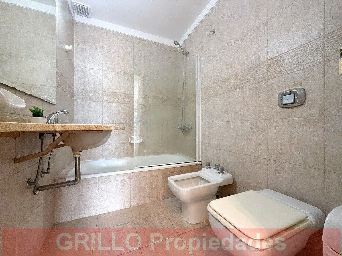 Av. del Libertador 7730. Departamento dos ambientes. Balcón aterrazado. Cochera opcional. Excelente 5
