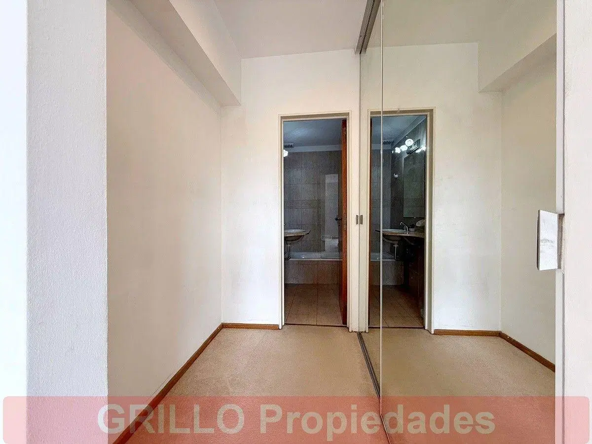 Av. del Libertador 7730. Departamento dos ambientes. Balcón aterrazado. Cochera opcional. Excelente 4