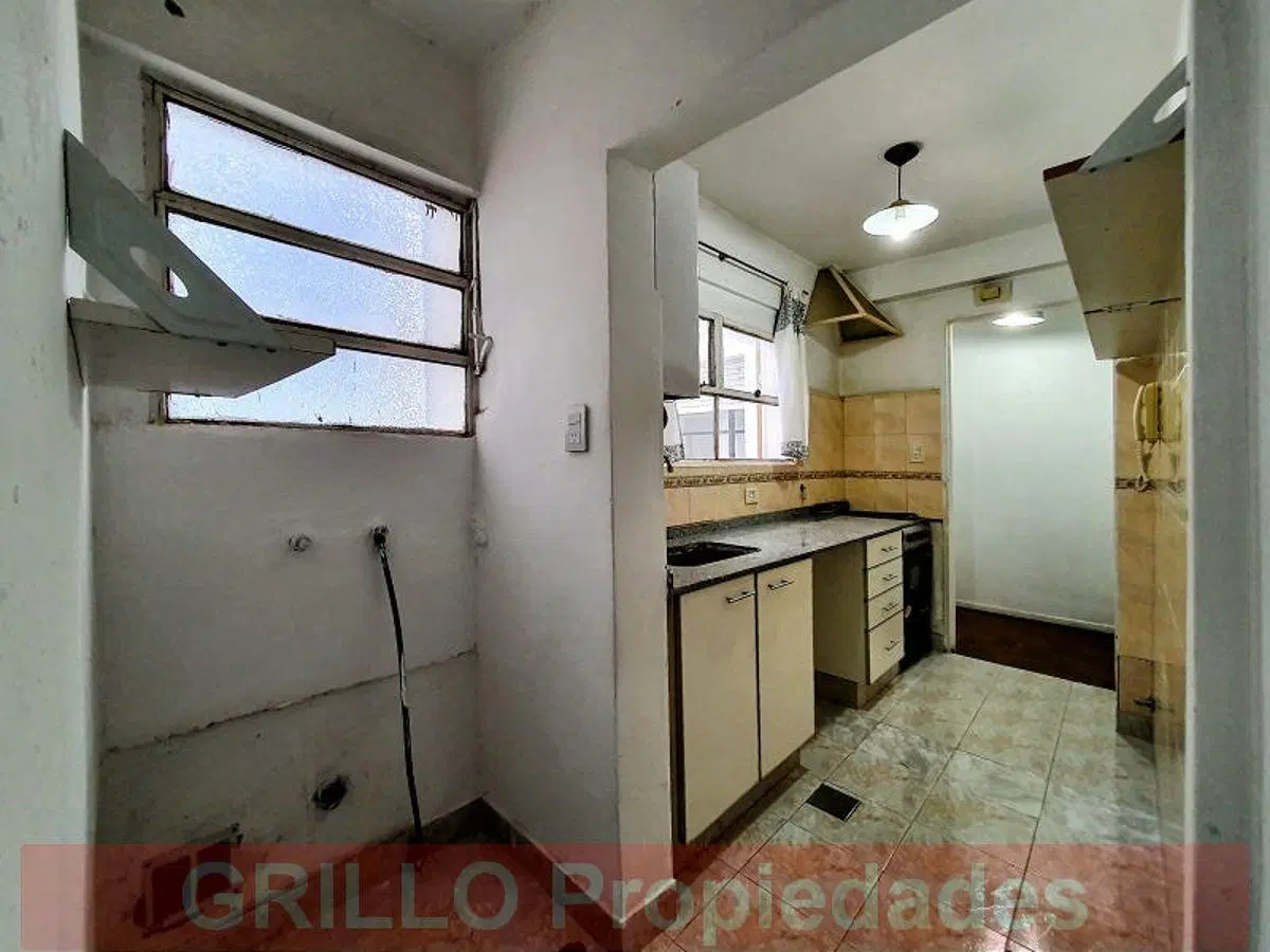 Av. del Libertador 8440. Departamento 2 ambientes. Baño completo. Cocina independiente. 2