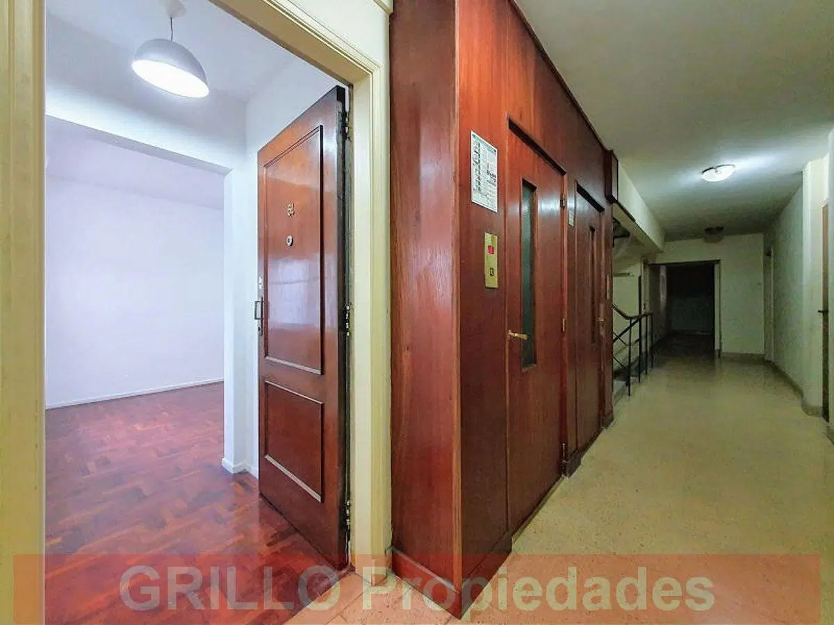 Av. del Libertador 8440. Departamento 2 ambientes. Baño completo. Cocina independiente. 8