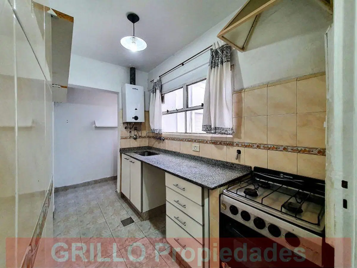 Av. del Libertador 8440. Departamento 2 ambientes. Baño completo. Cocina independiente. 5