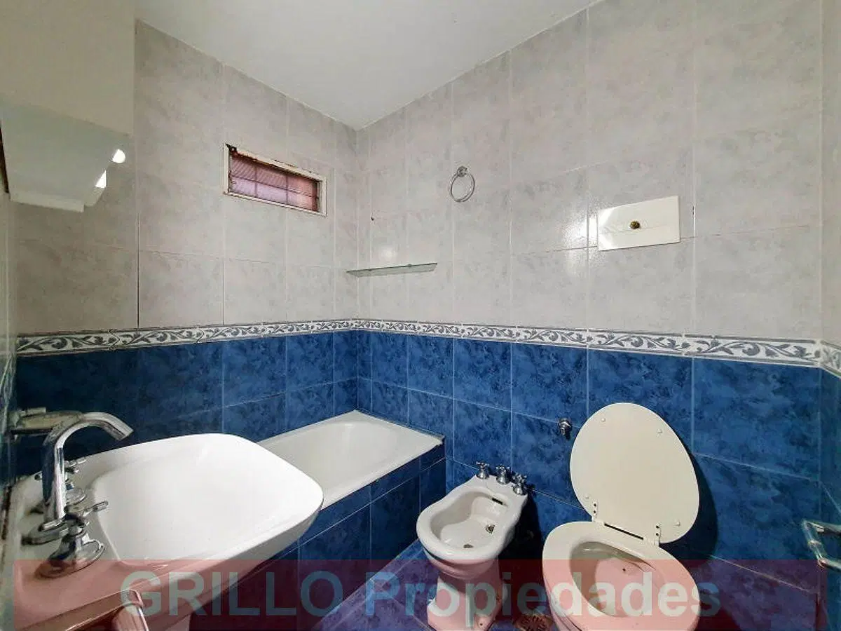 Av. del Libertador 8440. Departamento 2 ambientes. Baño completo. Cocina independiente. 5