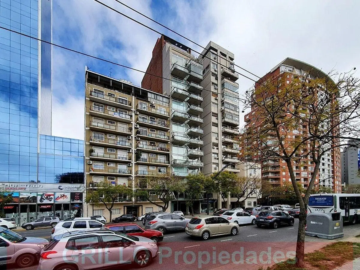 Av. del Libertador 8440. Departamento 2 ambientes. Baño completo. Cocina independiente. 3