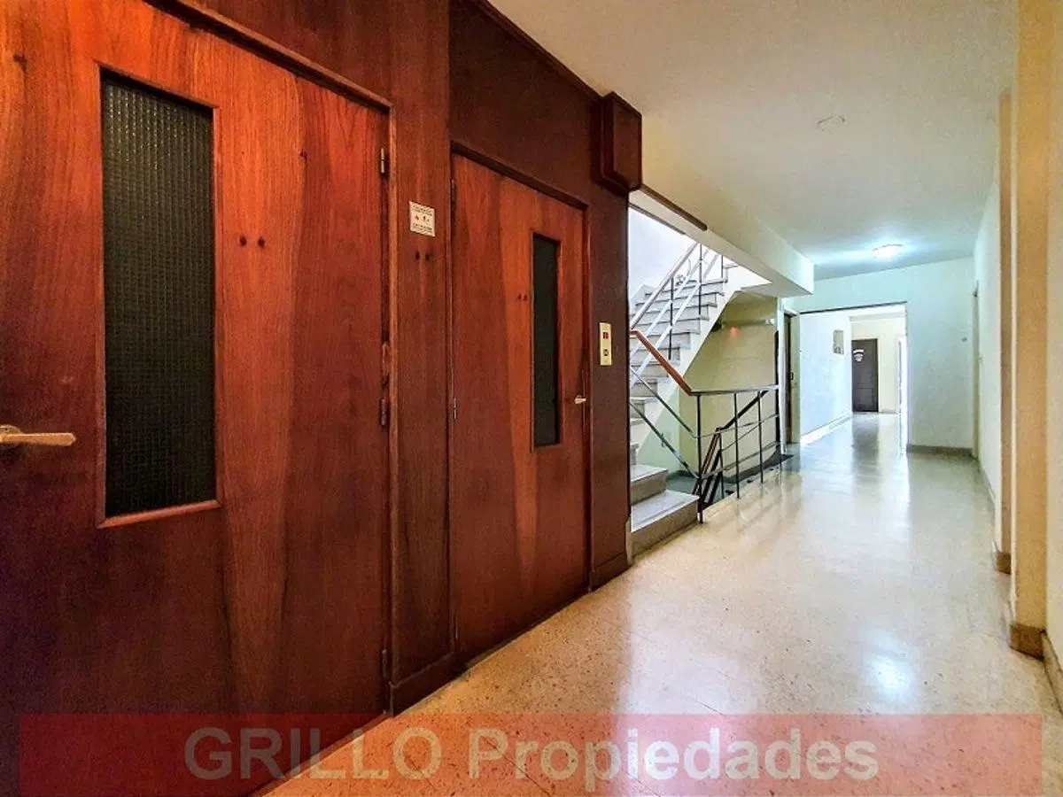 Av. del Libertador 8440. Departamento 2 ambientes. Baño completo. Cocina independiente. 5