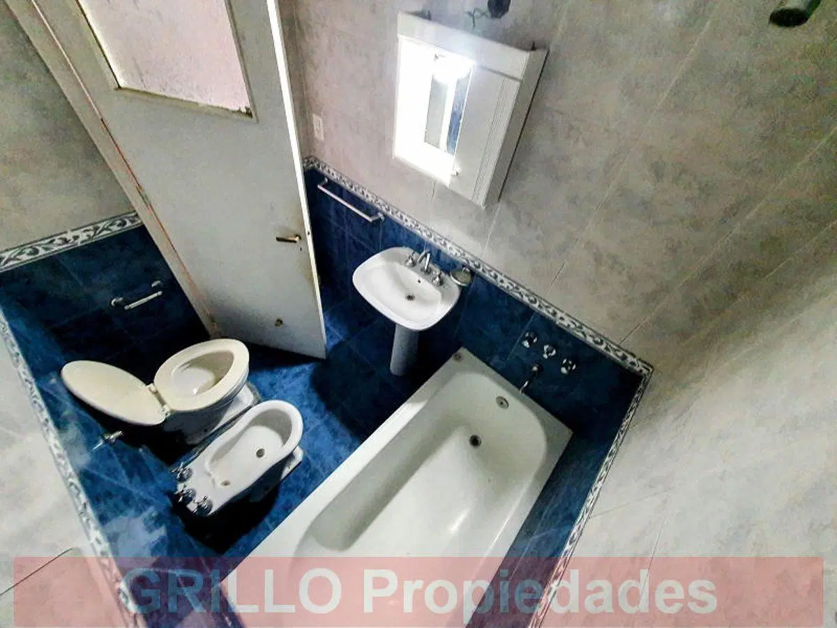 Av. del Libertador 8440. Departamento 2 ambientes. Baño completo. Cocina independiente. 8