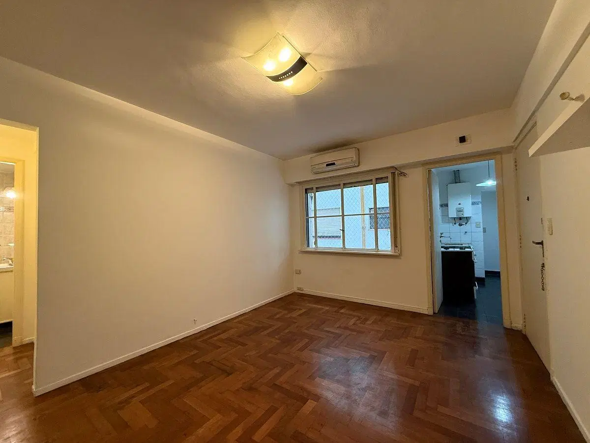 Av. del Libertador 8440. Piso 5. Departamento 2 ambientes. Baño completo. Cocina independiente. 5