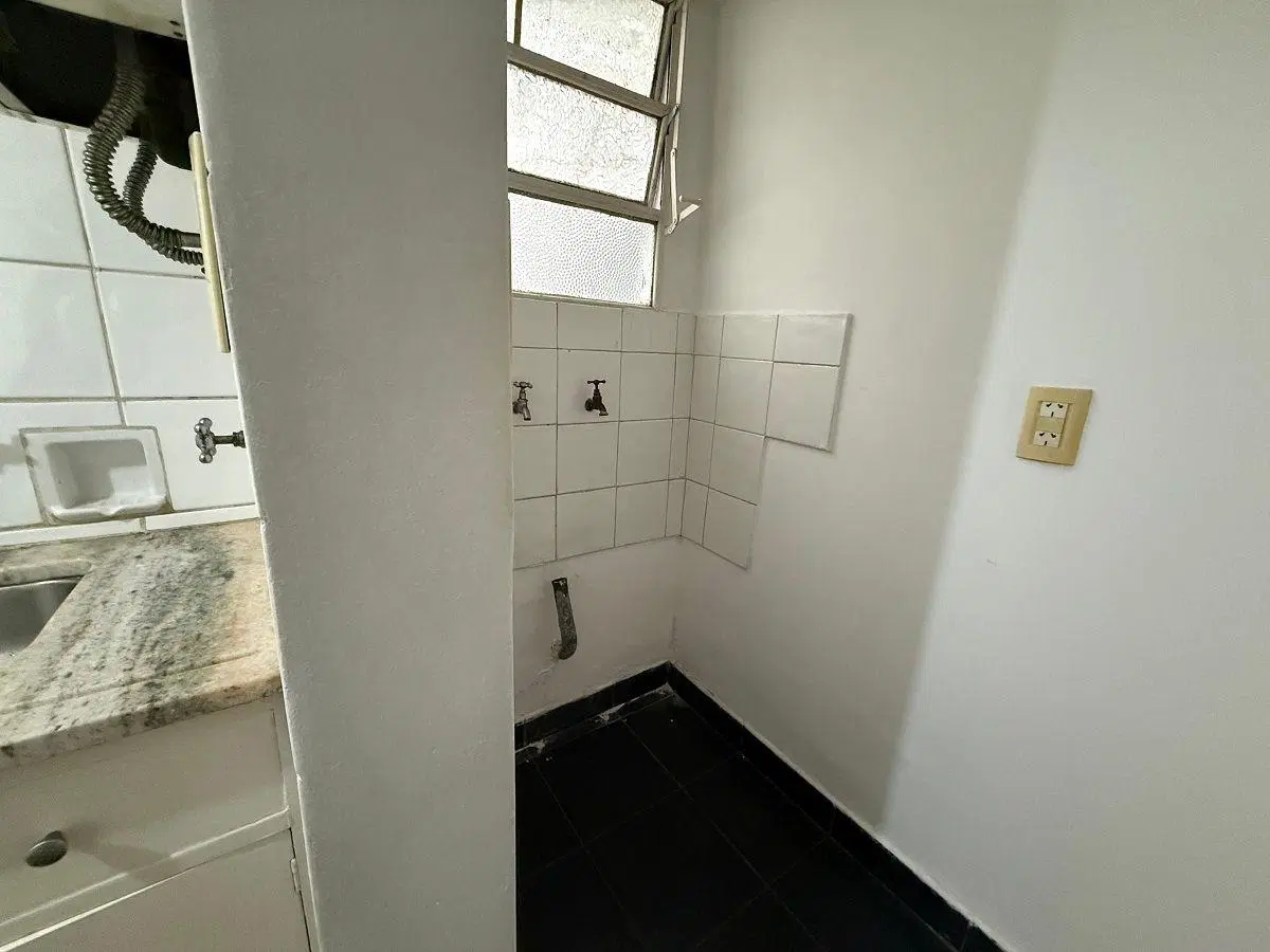 Av. del Libertador 8440. Piso 5. Departamento 2 ambientes. Baño completo. Cocina independiente. 2