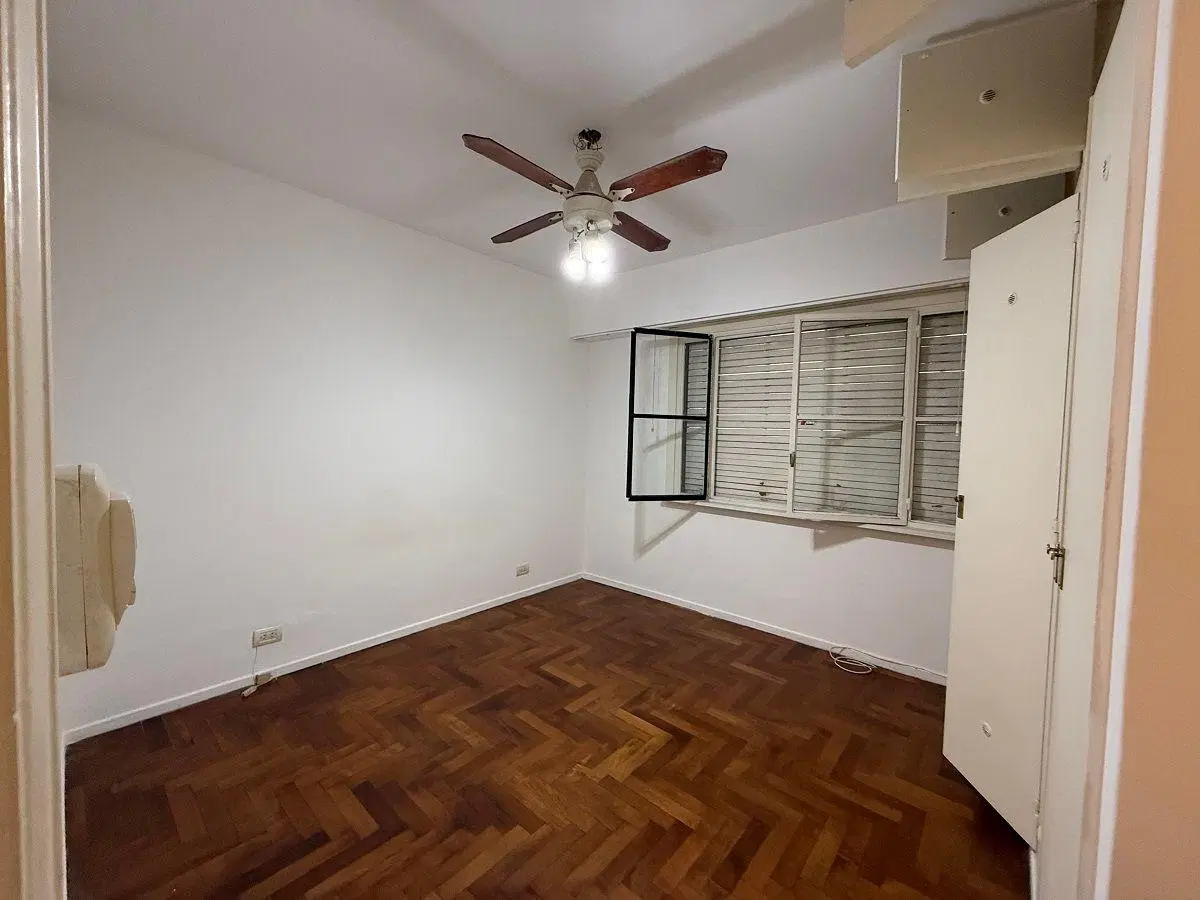 Av. del Libertador 8440. Piso 5. Departamento 2 ambientes. Baño completo. Cocina independiente. 3