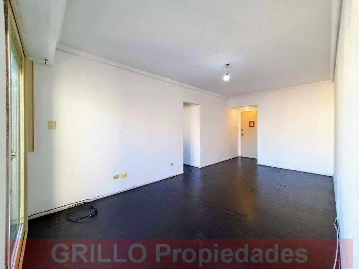 Juramento 2801. Departamento tres ambientes con balcón en piso alto. Excelente vista y luz. 8