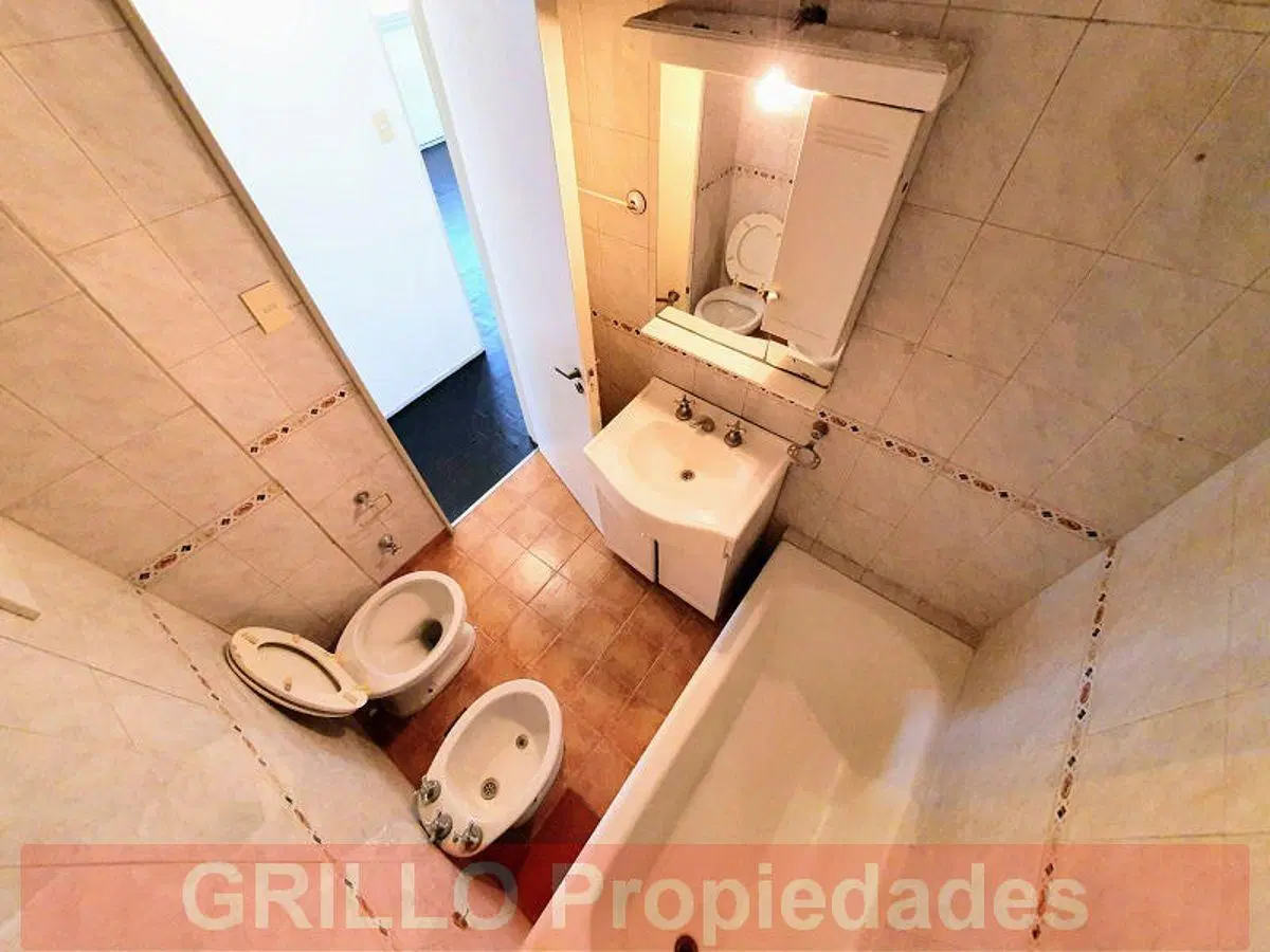 Juramento 2801. Departamento tres ambientes con balcón en piso alto. Excelente vista y luz. 3