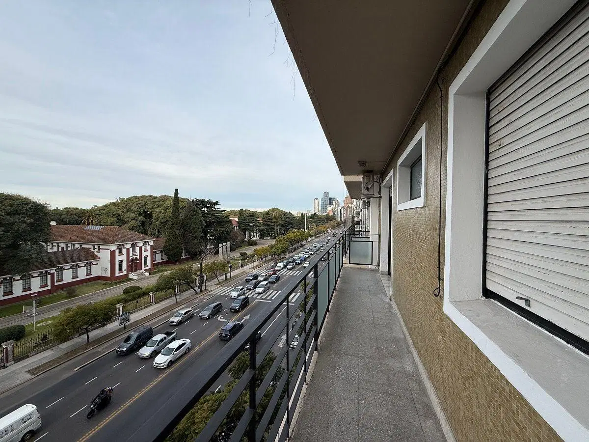 Av. del Libertador 8440, Piso 5. Departamento 3 ambientes. Balcón. Al frente. 2