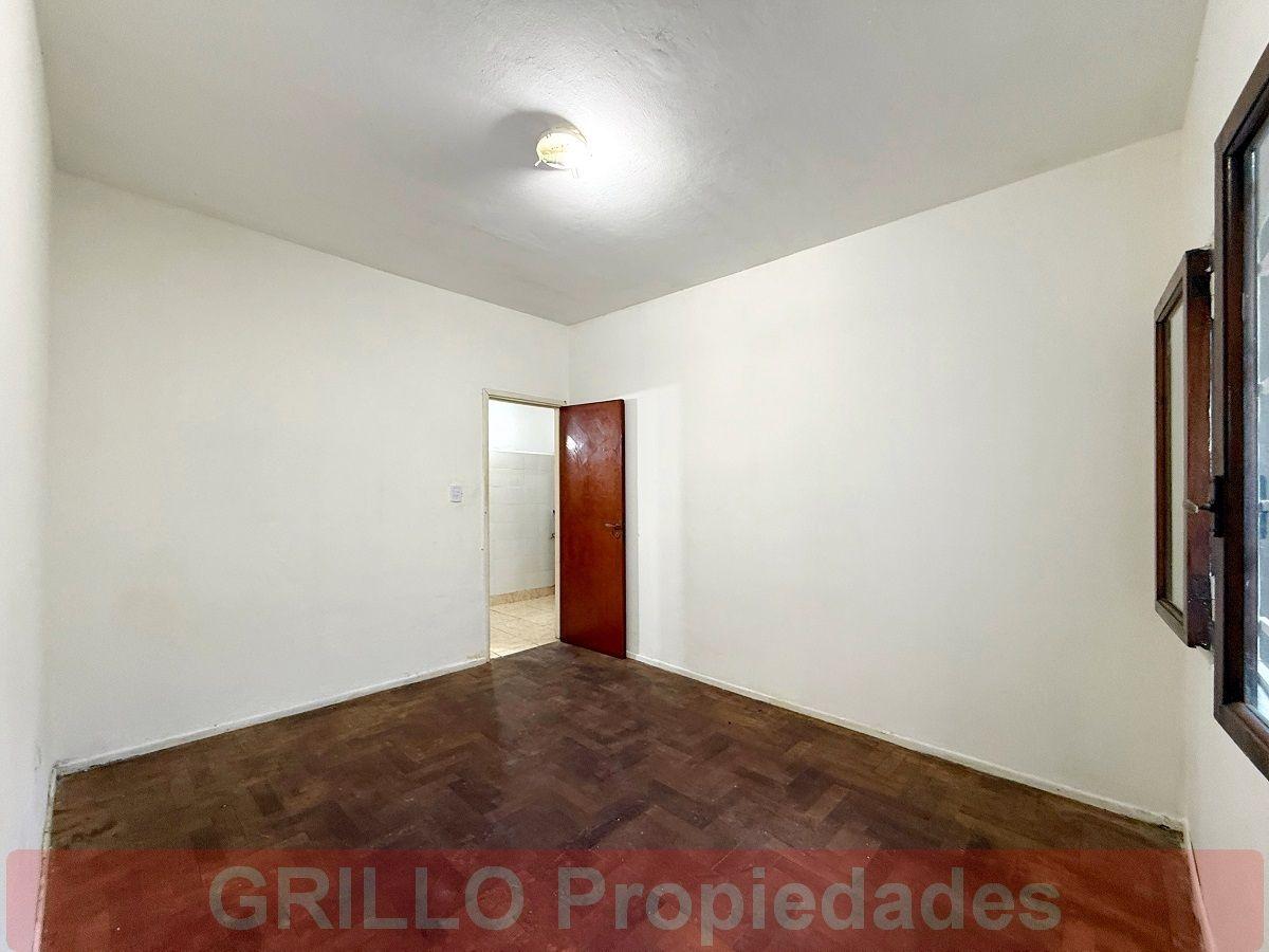 Foto de Almirante Brown 3840. Departamento 2 ambientes. PH sin expensas. Con, imagen 2