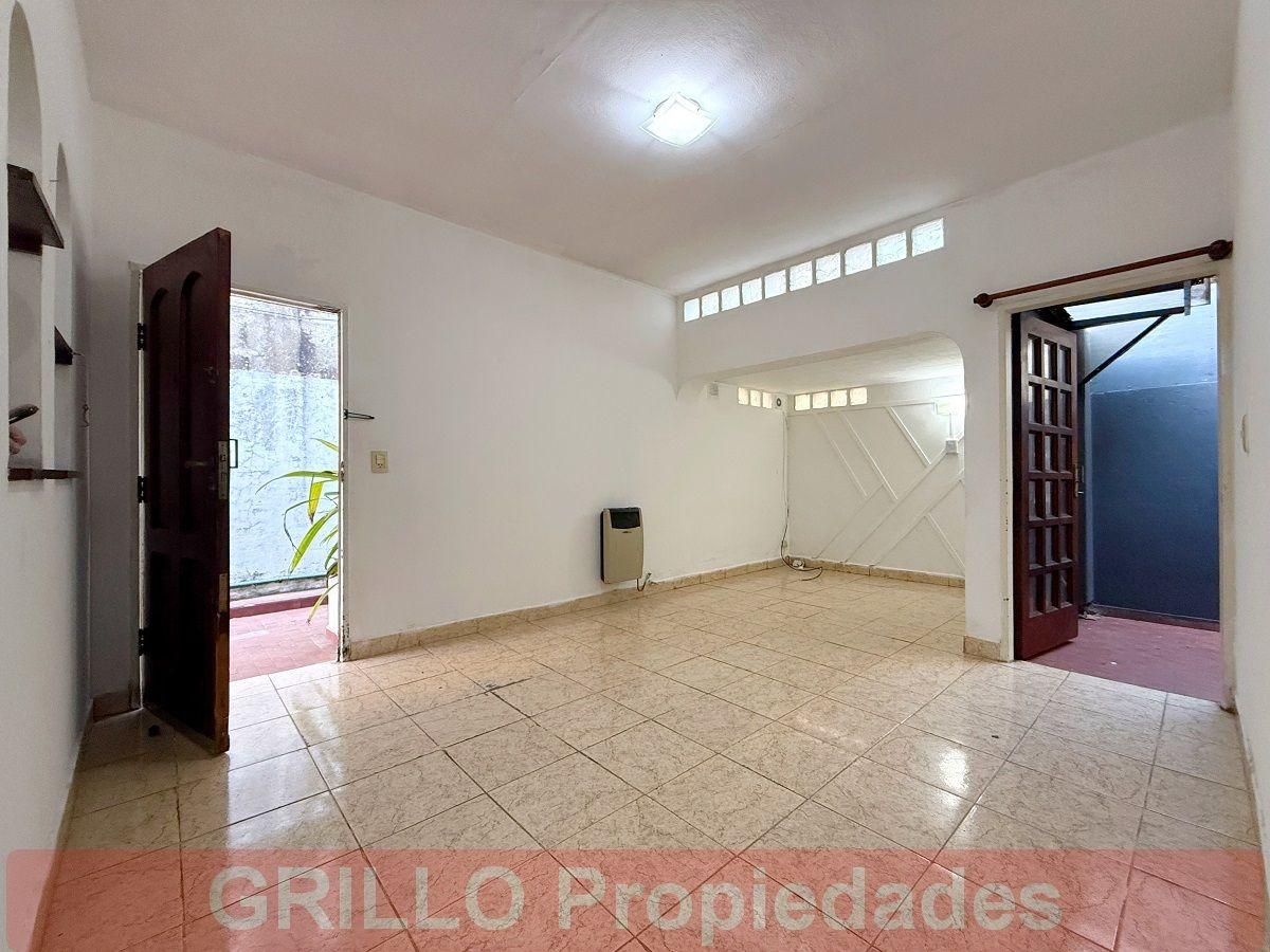 Foto de Almirante Brown 3840. Departamento 2 ambientes. PH sin expensas. Con, imagen 4
