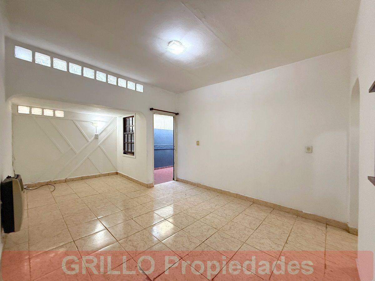 Foto de Almirante Brown 3840. Departamento 2 ambientes. PH sin expensas. Con, imagen 3
