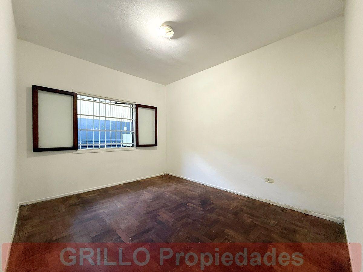 Foto de Almirante Brown 3840. Departamento 2 ambientes. PH sin expensas. Con, imagen 4