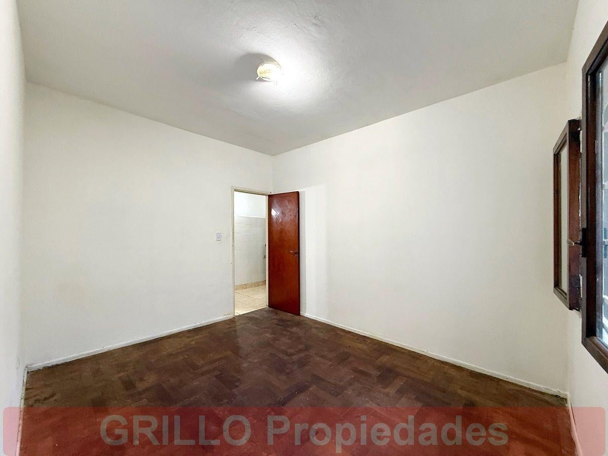 Foto de Almirante Brown 3840. Departamento 2 ambientes. PH sin expensas. Con, imagen 2