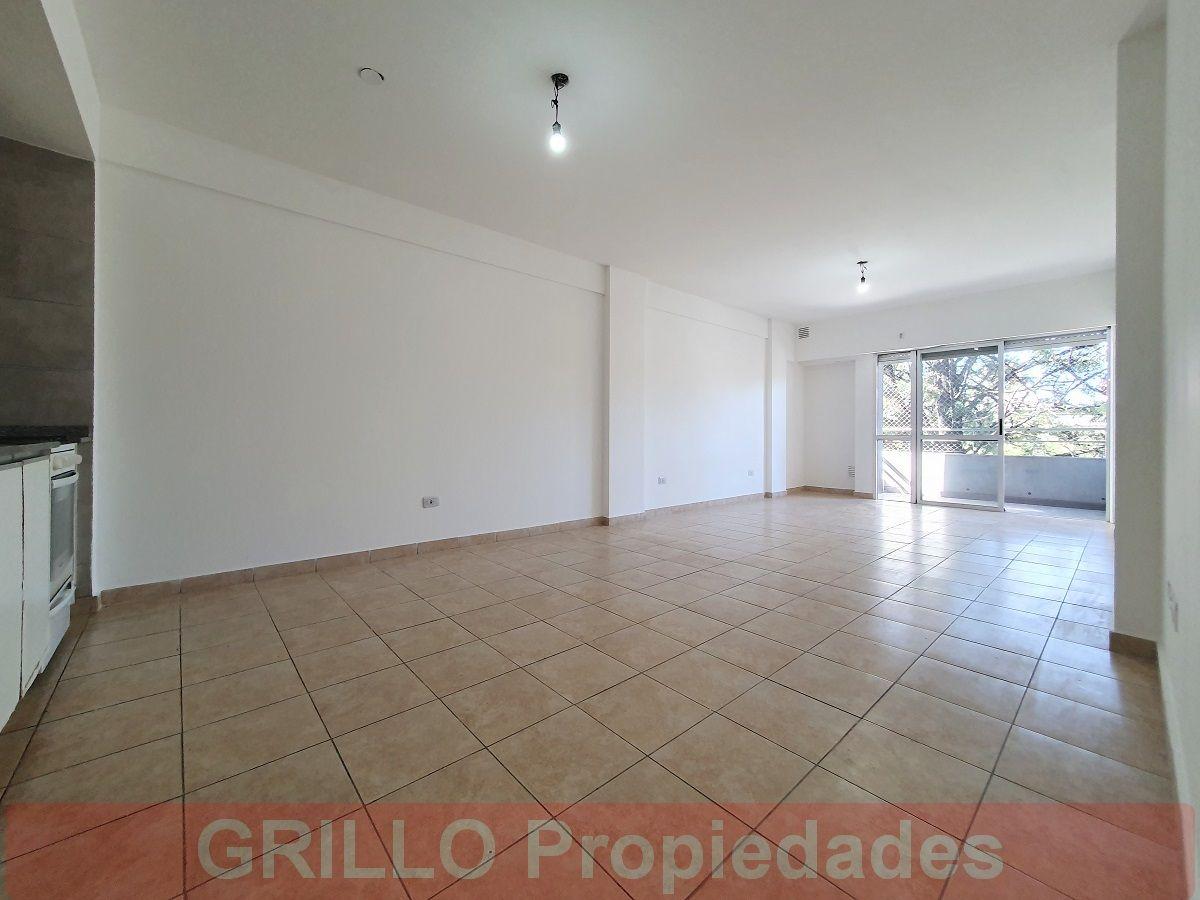 Foto de Av. Olivera 107. Piso 3. Departamento monoambiente divisible de 44 m², imagen 1