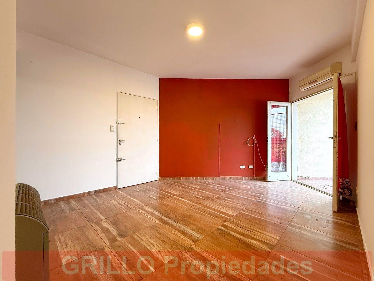 Foto de Av. J. D. Perón 4950. Departamento de 3 ambientes con balcón y espacio, imagen 2